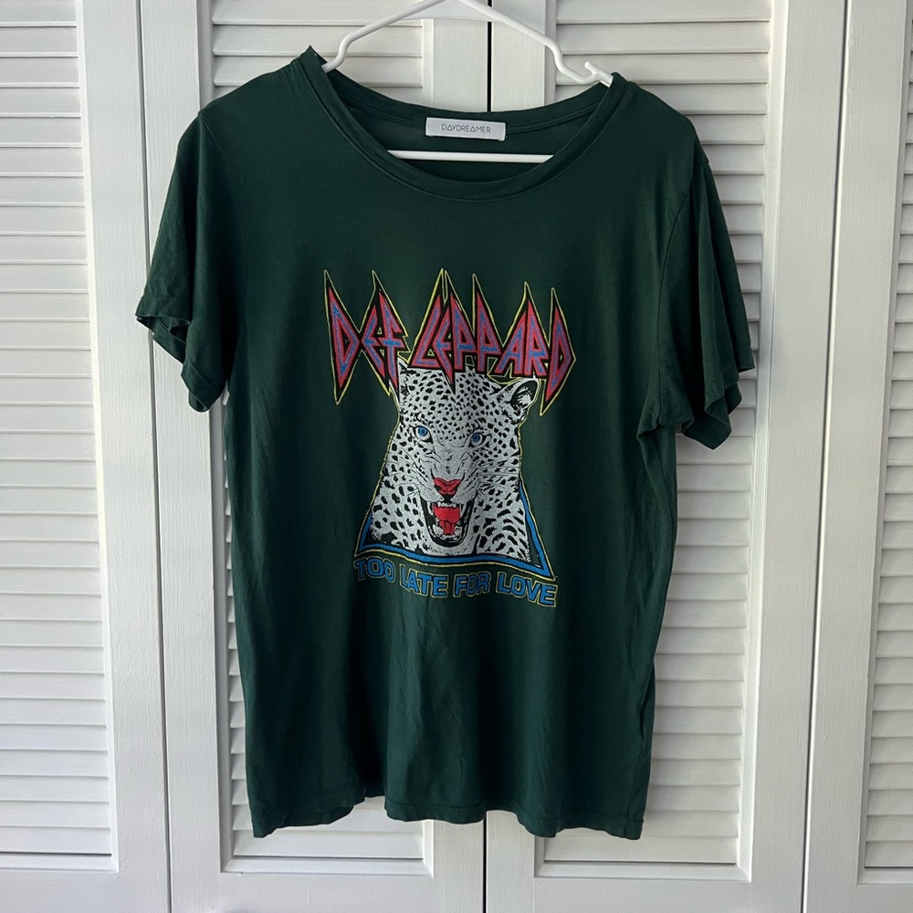 Chaser Daydreamer Too Late for Love Def Leppard graphic tee,size small, green